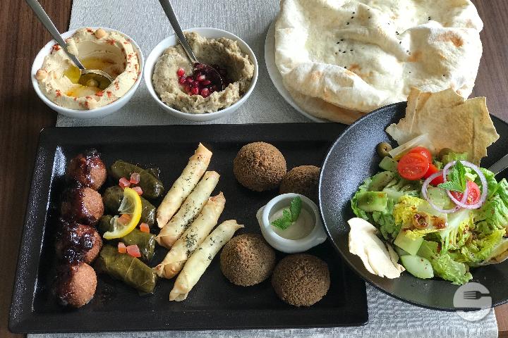 Mezzés in vegetarian duet - Yo'Mo Lounge