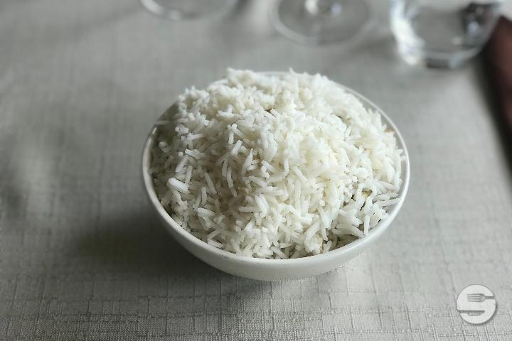White rice flavored with cardamom - Yo'Mo Lounge