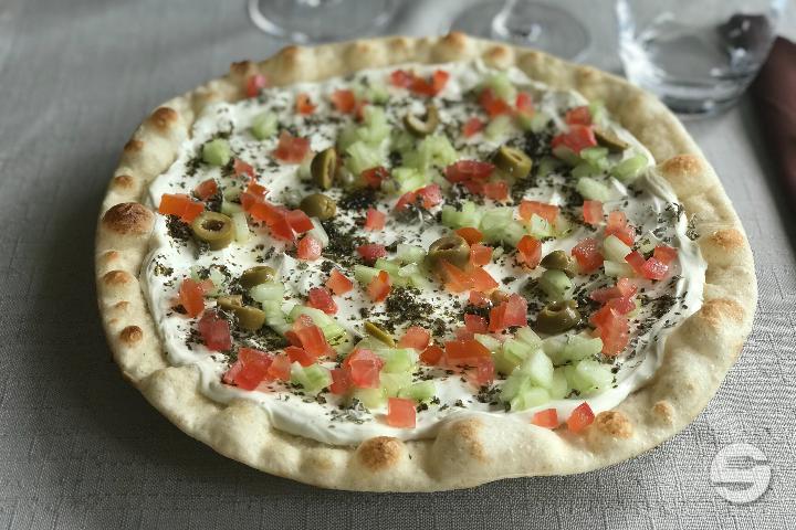 Labneh with vegetables - Yo'Mo Lounge