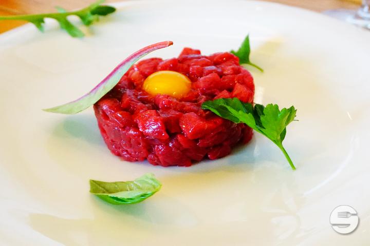 Tartare di Chianina al coltello - 4 Leoni Firenze