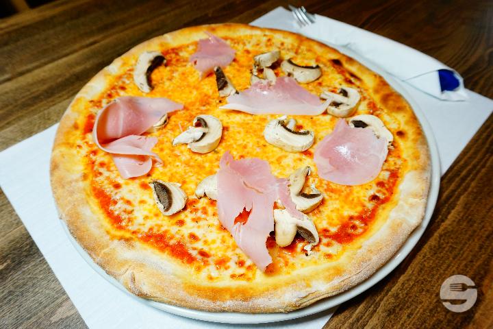 Pizza Prosciutto Funghi - Maihof