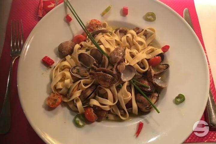 Tagliatelle alle vongole and pomodorini - Au Jeu de l'Arc