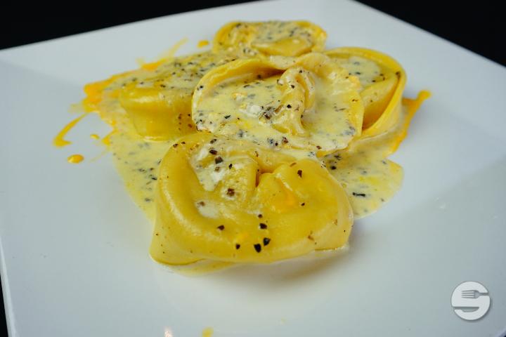 Tortelloni Panna - Roter Stein