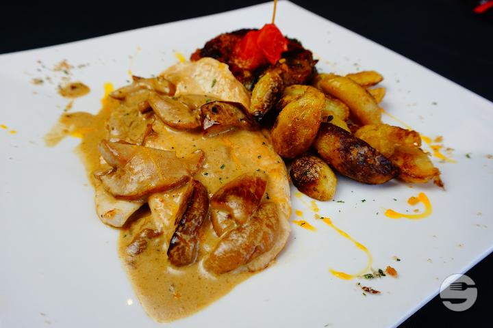 Schweinsschnitzel - Roter Stein