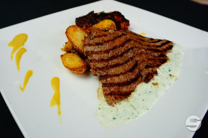 Schweinesteak vom Grill - Roter Stein