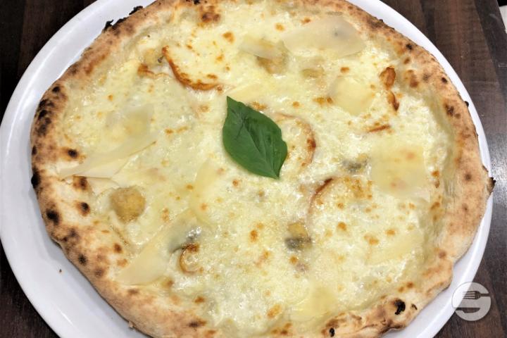 Pizza 4 formaggi - Olea