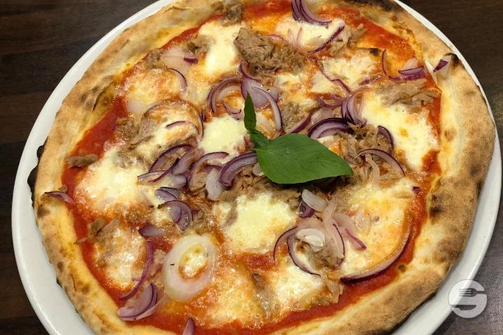 Pizza Tonno e Cipolla - Olea