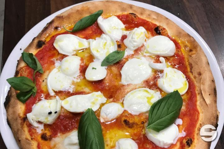 Pizza Napoletana tipica - Olea