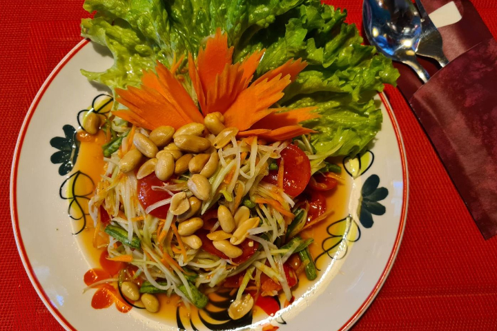 1. Som Tam Thai - Suwannaphum
