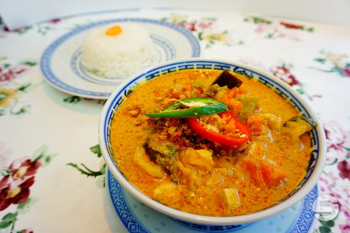 1. Gaeng Kari - Suwannaphum