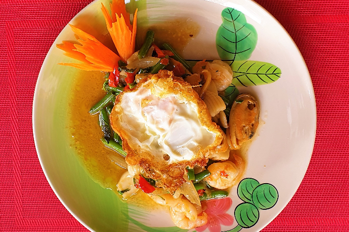 9. Phad Kha Phao Thalee - Suwannaphum