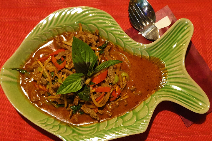 10. Phad Nuer Sei Noh Mai - Suwannaphum