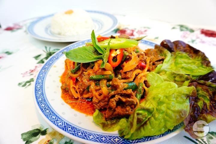 11. Phad Gai Sei Noh Mai - Suwannaphum