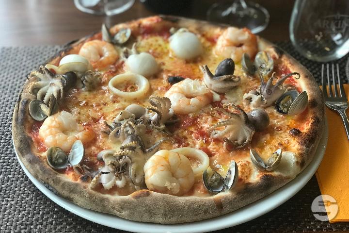 Pizza Ai Frutti Di Mare - Restaurant De Moncor