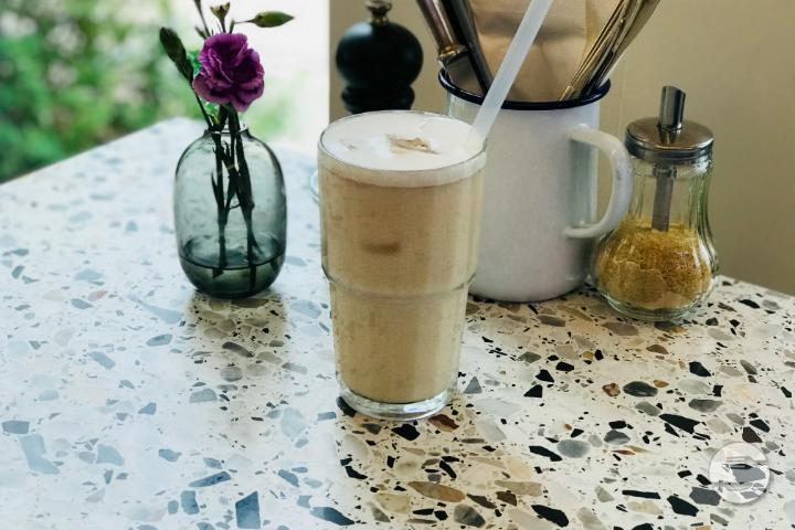 Iced Rose latte - Granola