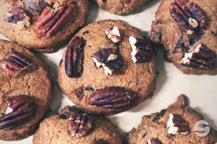 pumpkin spice pecan nuts chocolate chips cookie - Granola