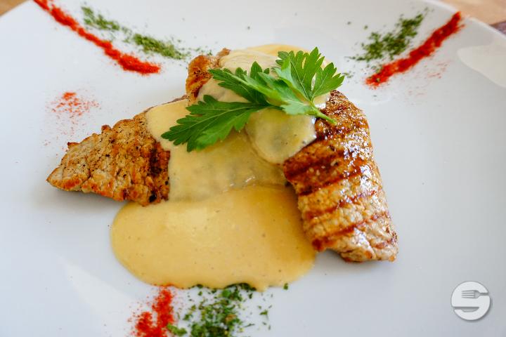 Kalbsschnitzel mit Beilage - Falkino