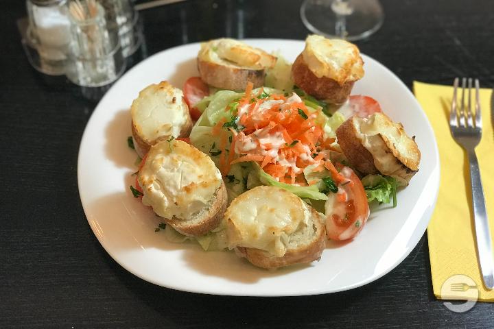 Warm Goat Cheese Salad - Restaurant Luna