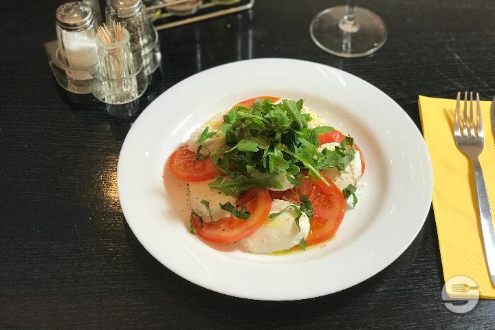 Mozzarella Tomato Salad - Restaurant Luna