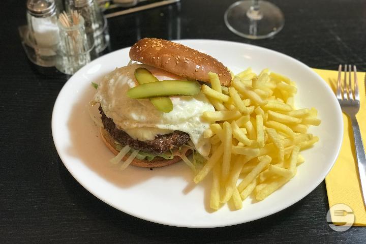 Royal Cheeseburger - Restaurant Luna