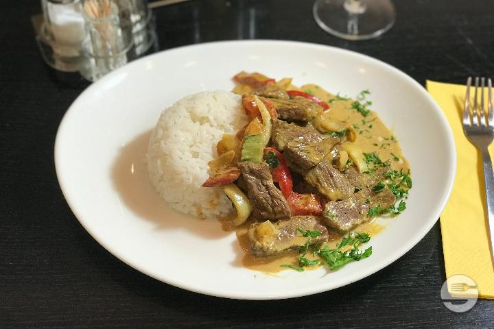 Sliced Beef Curry - Restaurant Luna