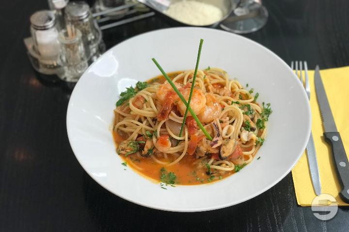 Seafood Spaghetti - Restaurant Luna
