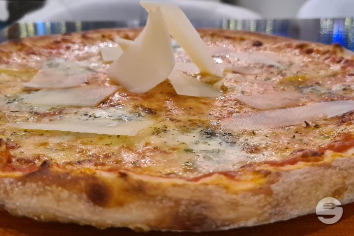 Pizza 4 Fromages - Restaurant Luna