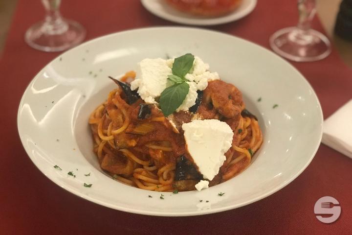 Spaghetti with Garlic, Oil, Pepper and Shrimp Tails - Al Quadrato