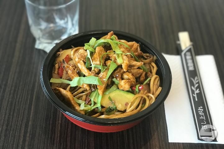 14 - Nouilles Fraîches Sautées au Poulet - Wok Sushi