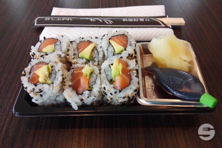 43 - Salmon Avocado roll - Wok Sushi