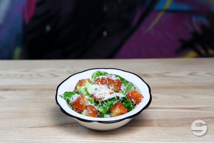 Salade Caesar Joe - Black Tap - Craft Burgers & Beer