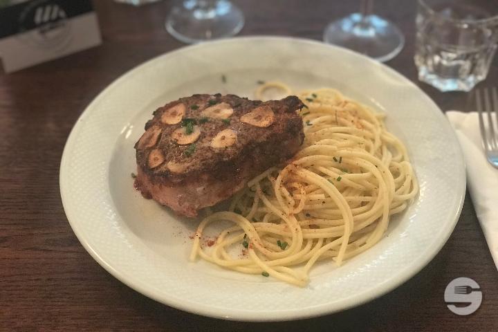 Pork chops with garlic - Café du marché