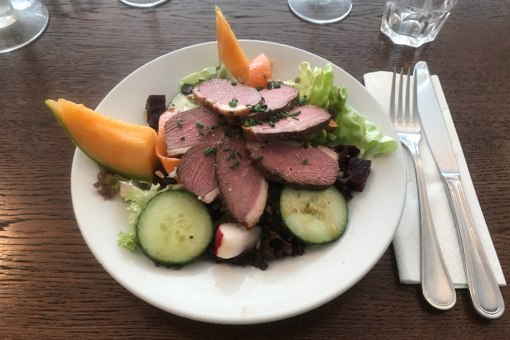 Magret de Canard et Salade - Café du marché