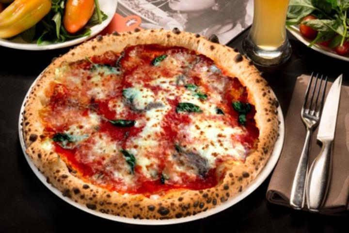 Margherita aux anchois - Doublons - Luigia Sok *