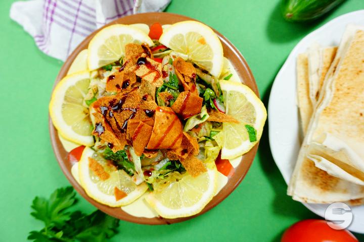 Fatoush mit brot - Noura