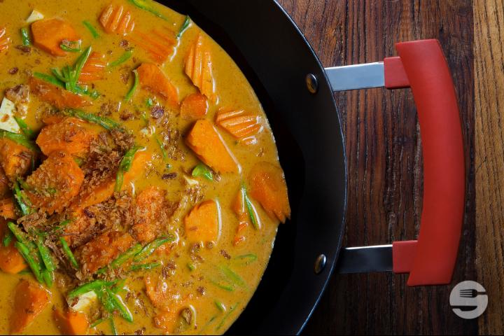 Vegetables with Yellow Curry - Akiko - Balexert