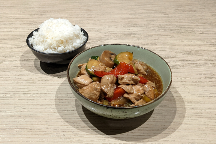 Poulet sauté aux champignons - Akiko - Balexert
