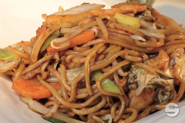 203. Gebratene Nudeln mit Hühnerfleisch - Asia Number One