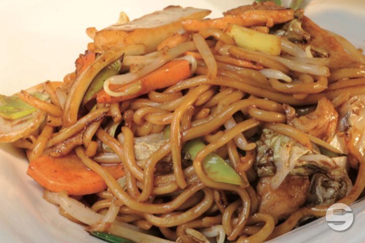 205. Gebratene Nudeln mit Gemüse (Vegi) - Asia Number One