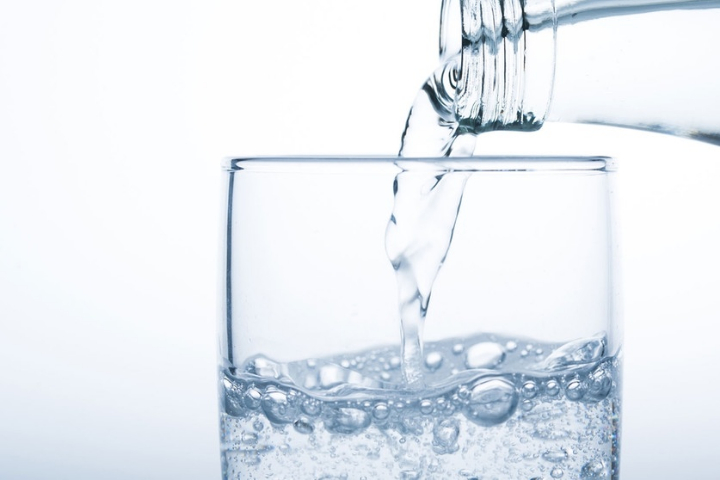 Mineralwasser mit Kohlensäure - Asia Number One