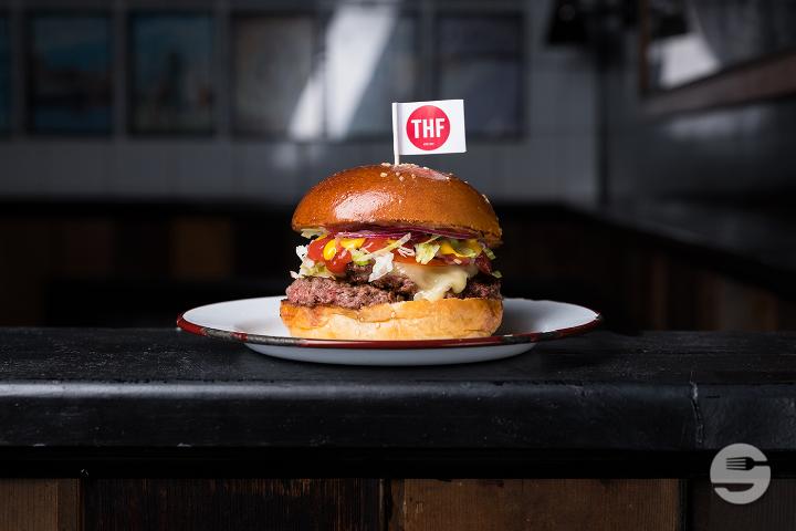 Standard Cheeseburger - The Hamburger Foundation - THF (Pâquis)