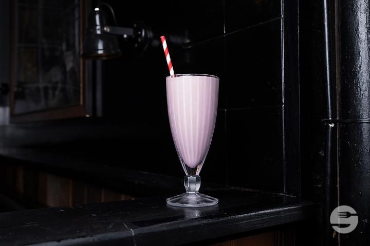 Strawberry Milshake - The Hamburger Foundation - THF (Pâquis)