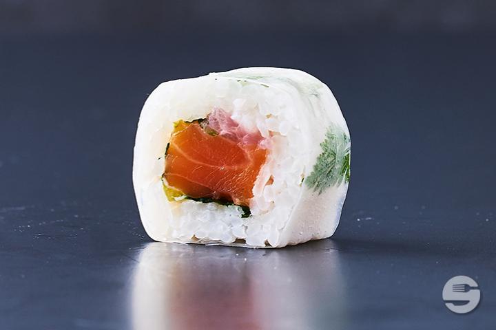 Salmon Spring Roll (8 Stk.) - Yooji's