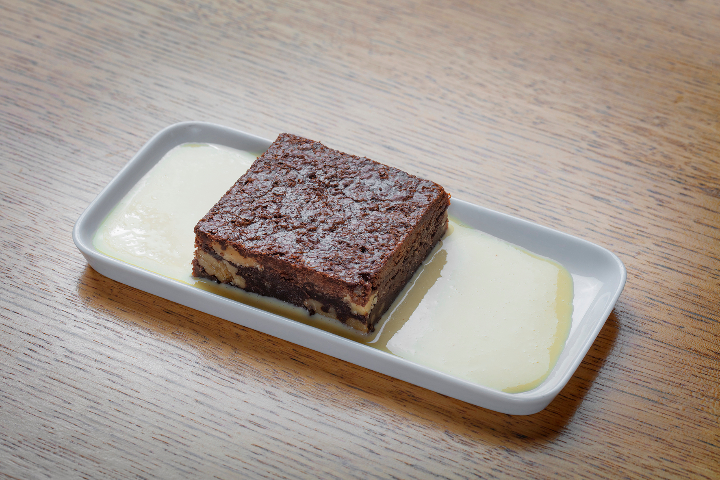 Brownie aux Éclats de Noix et Orange Confite - Denise's - Art of Burger by Philippe Chevrier