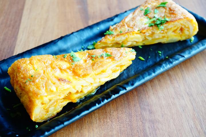 Tortilla Española - Volver - Café Tapas Vinos