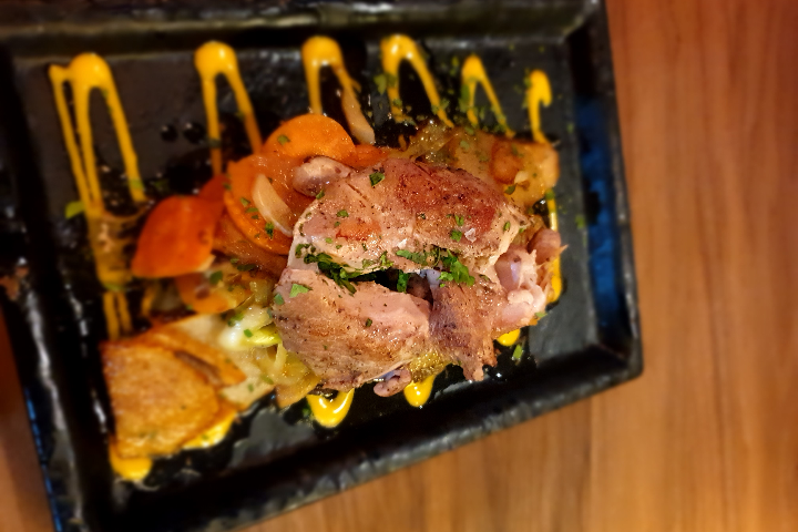 Cordero lechal con patatas a lo pobre - Volver - Café Tapas Vinos Luzern