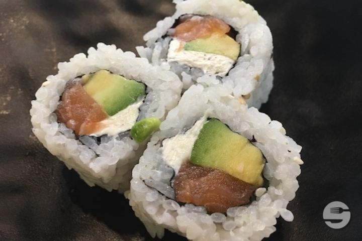 Saumon avocat fromage - Tés Sushi