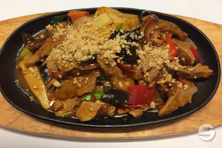 4F. Duck with sauce "saté" on slate - Mandarine