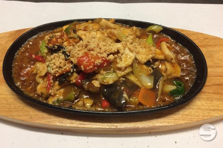 4E Poulet à la sauce "saté" sur ardoise - Mandarine