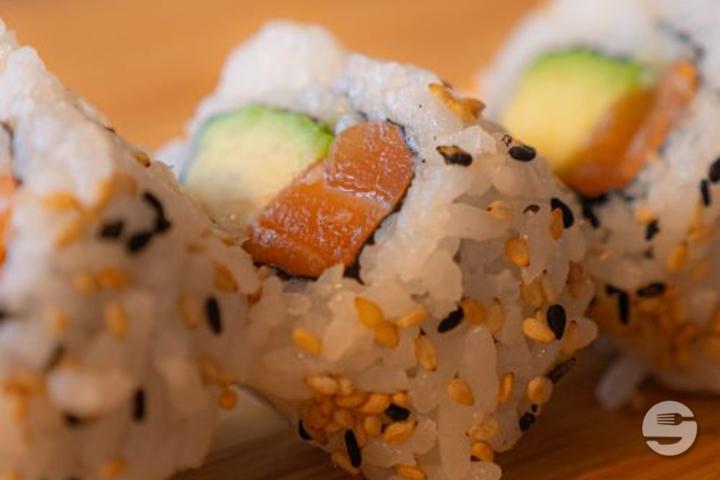 Uramaki Saumon & Avocat - BAO LAB + Sushi
